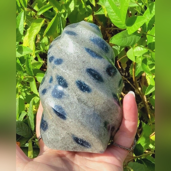 Authentic K2 (Azurite in Granite) Carved Flame from Pakistan - Picture 3 of 16